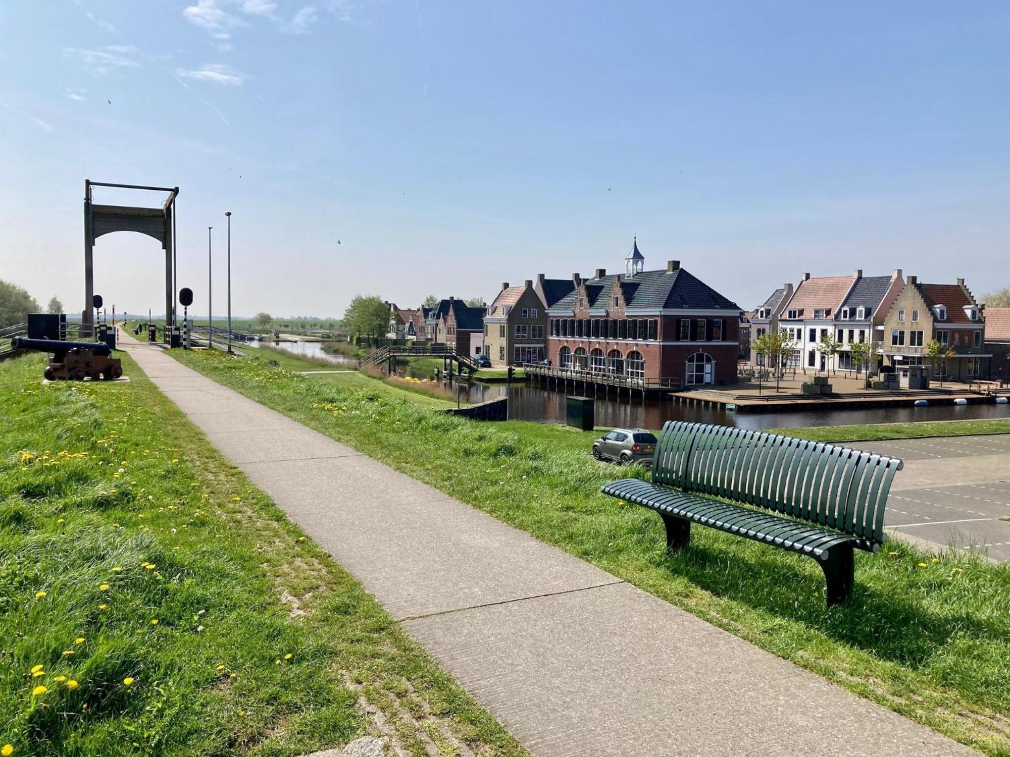 4 Pers Holiday Home Hilla With Winter Garden In Front Of The Dike Directly On The Lauwersmeer Anjum Exterior foto